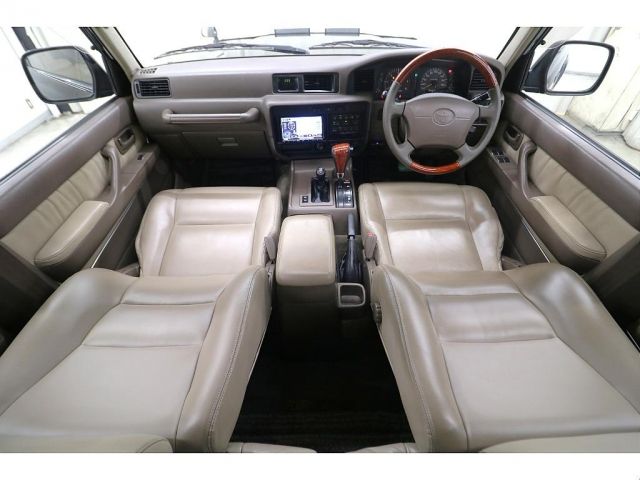 LANDCRUISER van