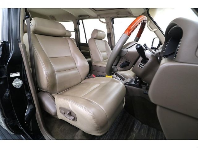 LANDCRUISER van
