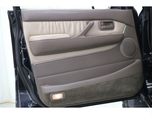 LANDCRUISER van