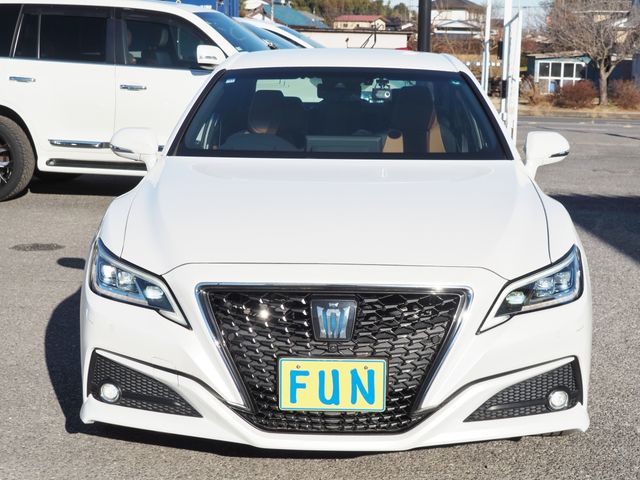 CROWN sedan hybrid