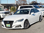 CROWN sedan hybrid