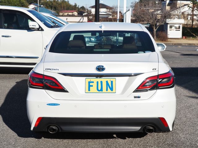 CROWN sedan hybrid