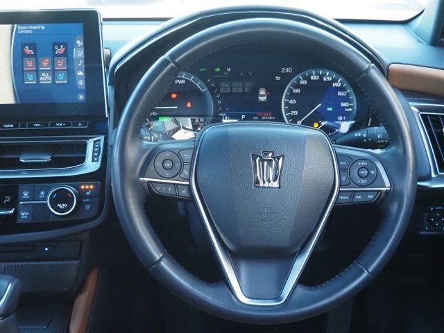 CROWN sedan hybrid