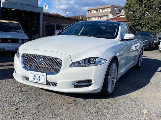 JAGUAR XJseries sedan