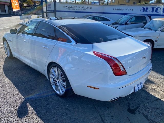 JAGUAR XJseries sedan