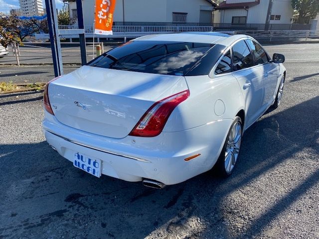 JAGUAR XJseries sedan
