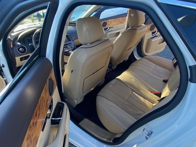 JAGUAR XJseries sedan