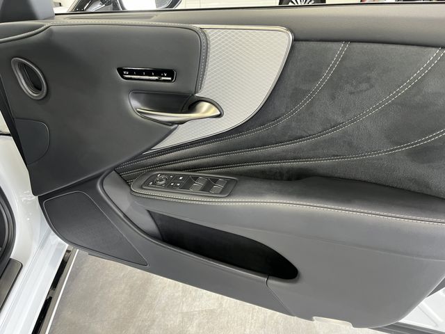 LEXUS LS500h 4WD