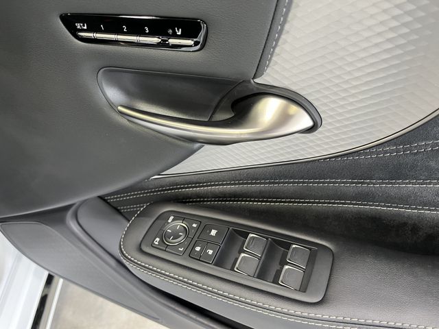 LEXUS LS500h 4WD