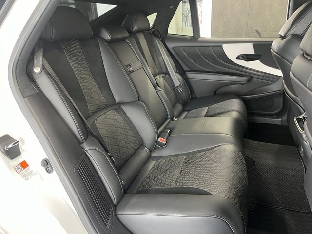 LEXUS LS500h 4WD