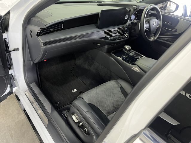 LEXUS LS500h 4WD