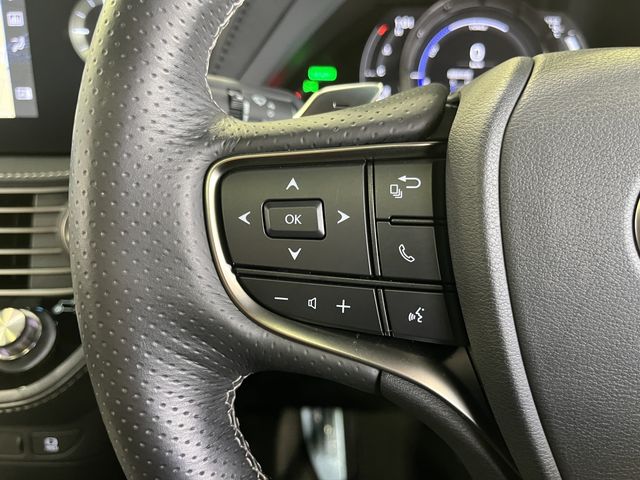 LEXUS LS500h 4WD