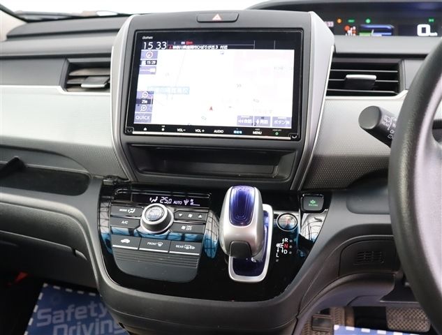 FREED plus HYBRID 4WD