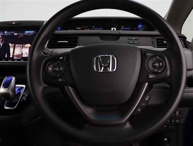 FREED plus HYBRID 4WD