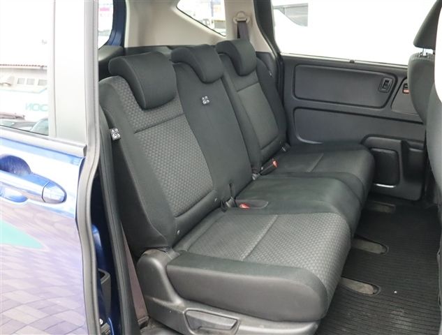 FREED plus HYBRID 4WD