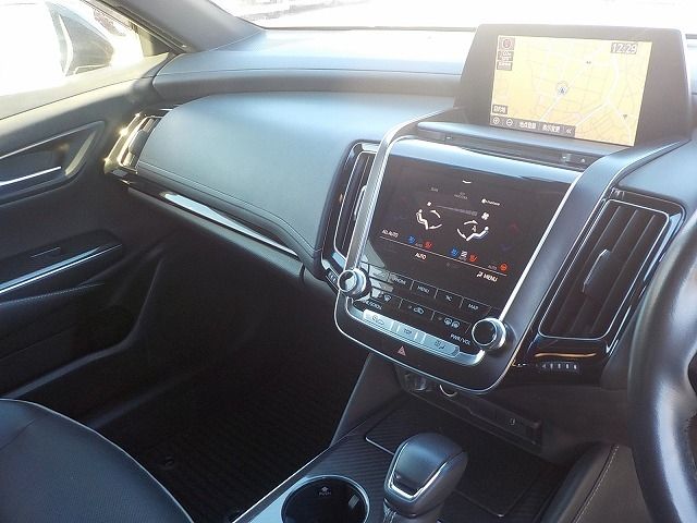 CROWN sedan hybrid 4WD