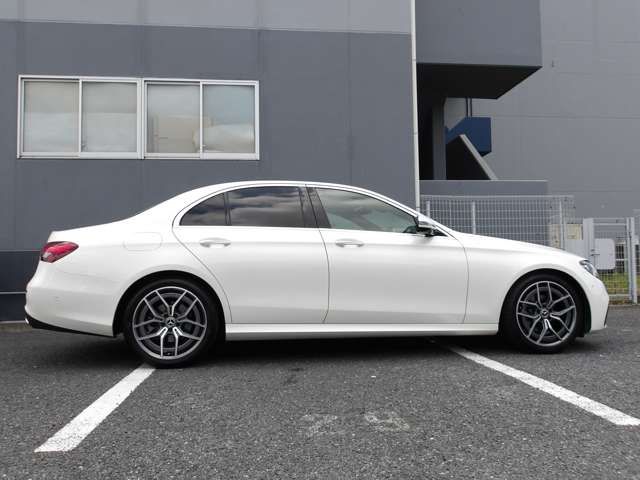 MERCEDES BENZ E-Class sedan