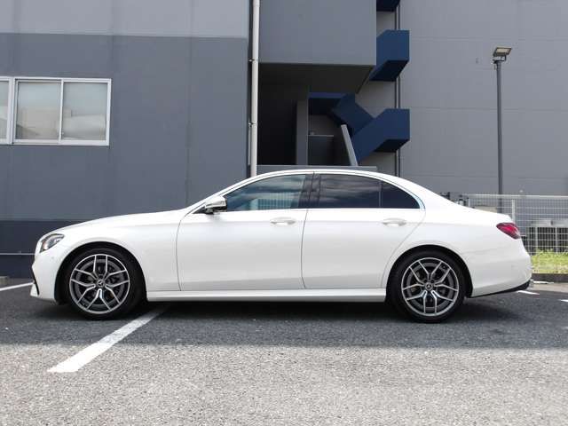 MERCEDES BENZ E-Class sedan