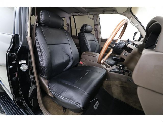 LANDCRUISER van
