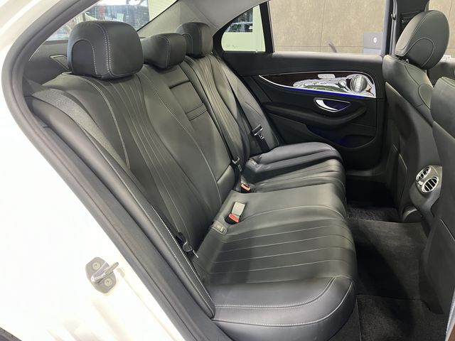 MERCEDES BENZ E class sedan