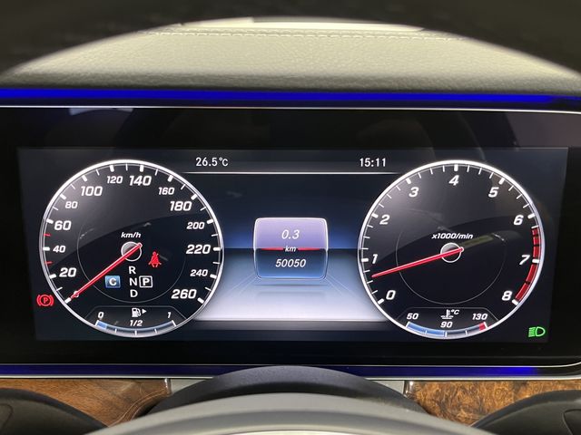 MERCEDES BENZ E class sedan