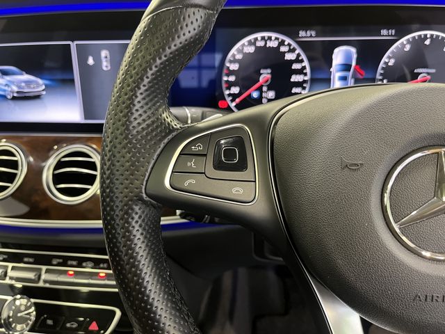 MERCEDES BENZ E class sedan