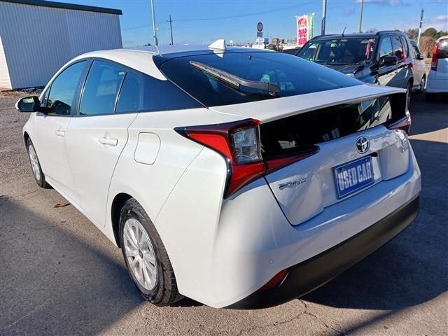 PRIUS 4WD