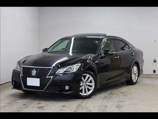 CROWN sedan hybrid