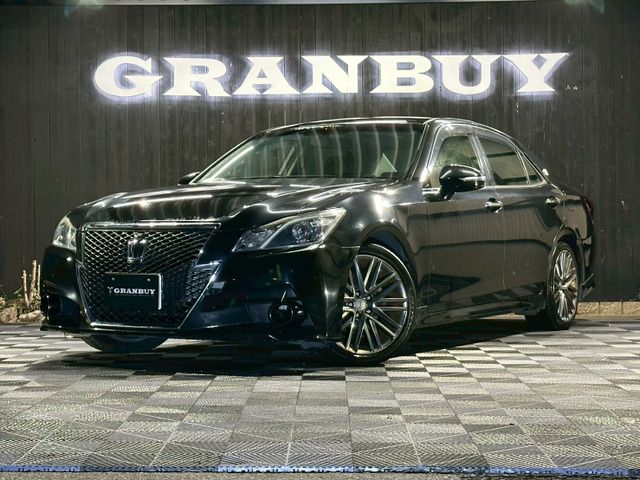 CROWN sedan
