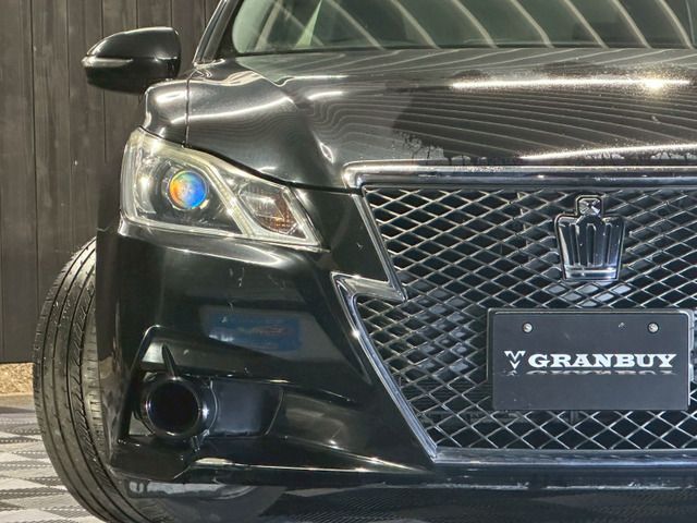 CROWN sedan