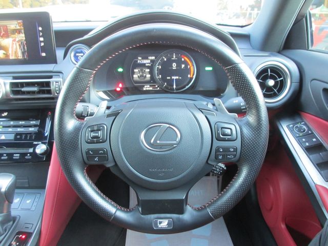 LEXUS IS300h