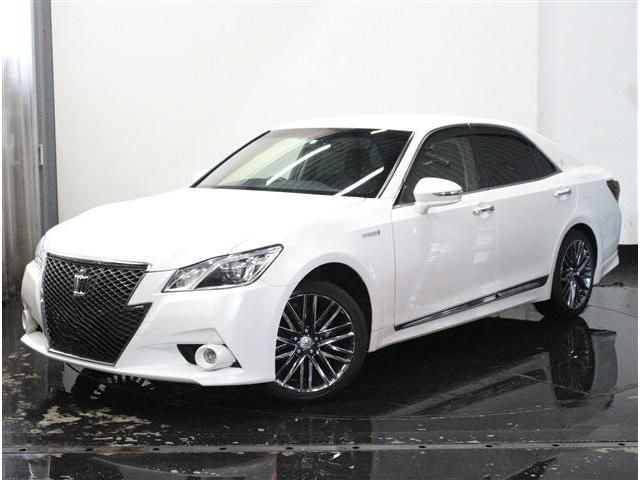 CROWN sedan hybrid 4WD