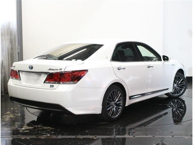 CROWN sedan hybrid 4WD