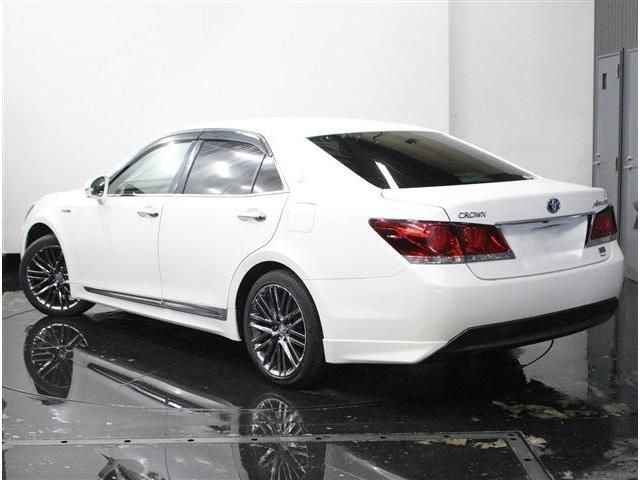 CROWN sedan hybrid 4WD