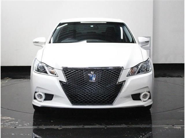 CROWN sedan hybrid 4WD