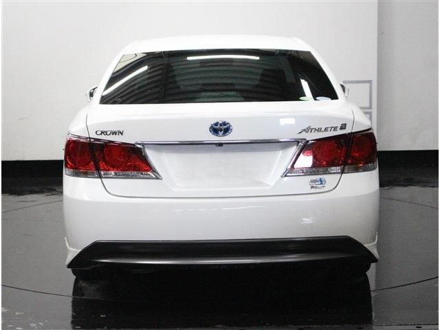 CROWN sedan hybrid 4WD