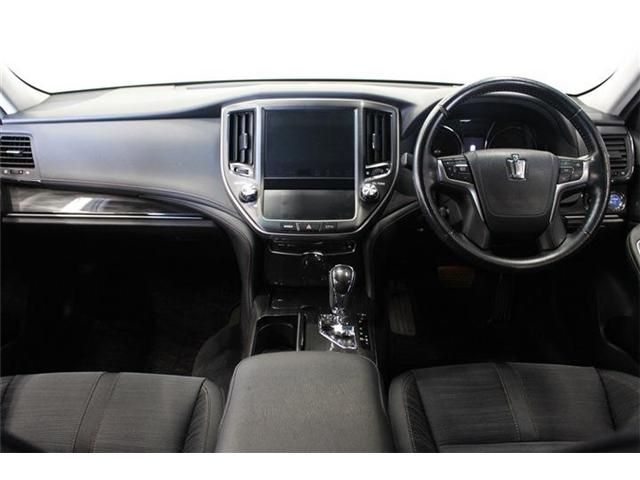 CROWN sedan hybrid 4WD