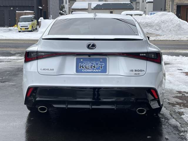 LEXUS IS300h AWD
