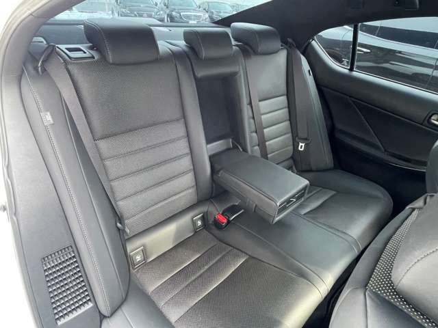 LEXUS IS300h AWD