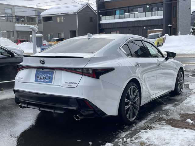 LEXUS IS300h AWD