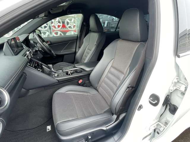 LEXUS IS300h AWD