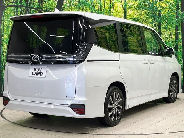 VOXY HYBRID