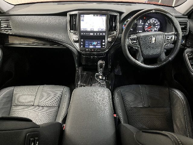 CROWN sedan hybrid