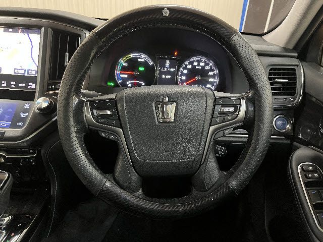 CROWN sedan hybrid