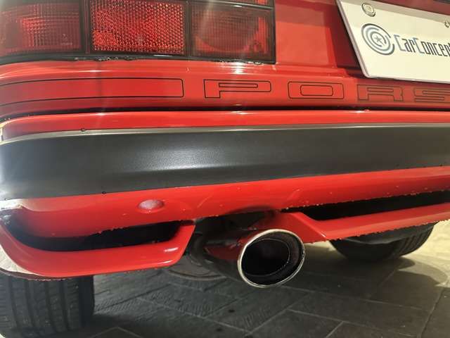 PORSCHE 944
