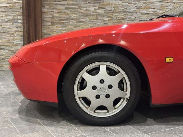 PORSCHE 944