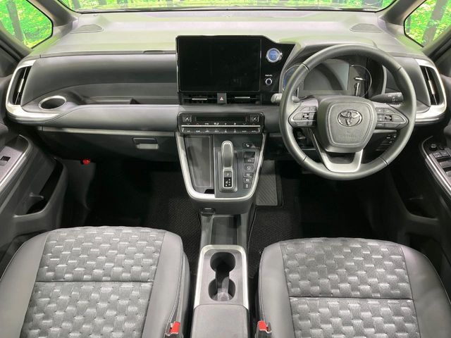 VOXY HYBRID