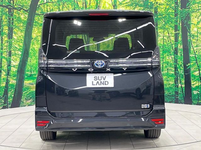 VOXY HYBRID