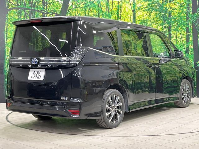 VOXY HYBRID