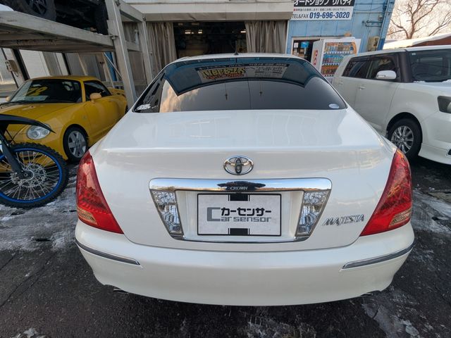 CROWN MAJESTA